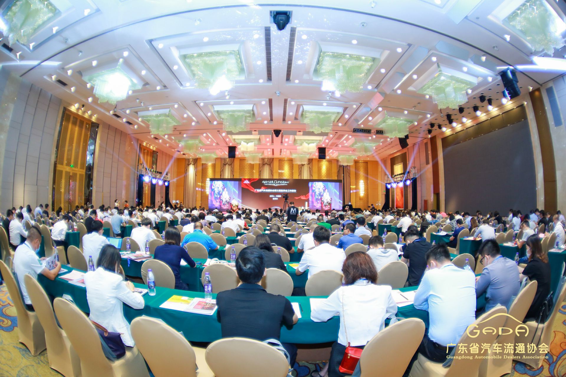 喜报丨乐竞体育·乐竞网站登录官网入口-乐竞(中国)“包揽”省汽车流通行业颁奖礼53项大奖(图1)