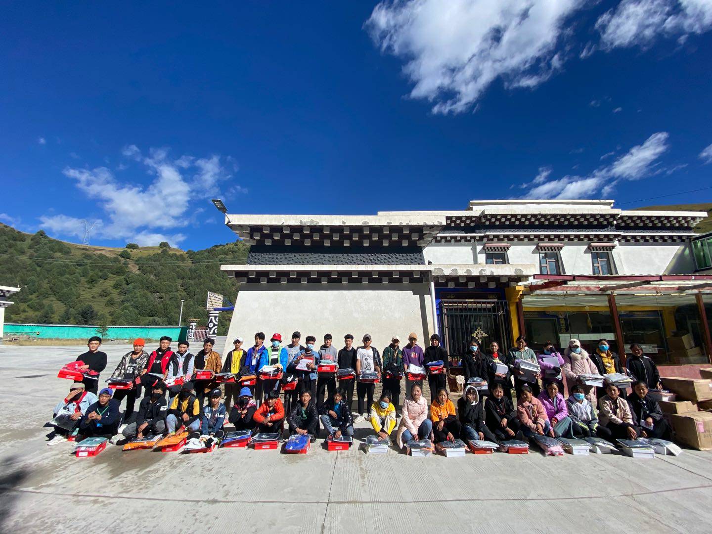 乐竞体育·乐竞网站登录官网入口-乐竞(中国)公益回顾丨家国同欢月同圆 温暖满载甘孜州(图8)